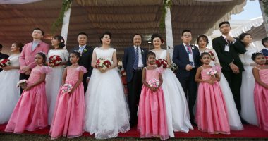 صور.. حفل زواج جماعى لـ50 من الأزواج الصينيين فى سريلانكا