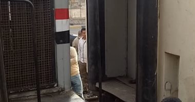 صور.. انفصال الجرار الأخير من إحدى عربات قطار أبو قير الداخلى بالإسكندرية