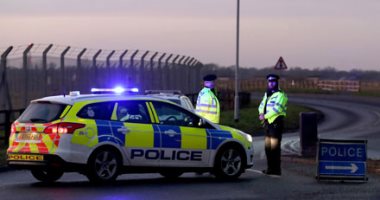 بريطانيا تعتقل شخصين للاشتباه فى مساعدتهم لعبور مهاجرين للقناة الإنجليزية