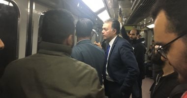 صور.. وزير النقل يتفقد المترو وسكك حديد الجيزة ويوجه بالتحقيق فى تأخر القطارات