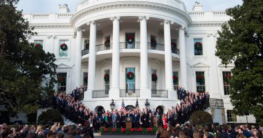 صور.. ترامب يحتفل بإقرار قانون الإصلاح الضريبى فى البيت الأبيض  