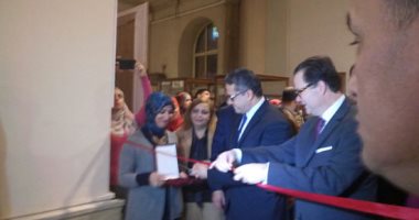 وزير الآثار يفتتح معرض "إبداع فنانى دير المدينة" بالمتحف المصرى