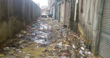 صور..مياه المجارى والقمامة تهدد مساكن كوم الملح بالإسكندرية
