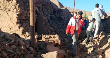 وفاة امرأة وطفلة وأكثر من 100 جريح حصيلة زلزال إيران
