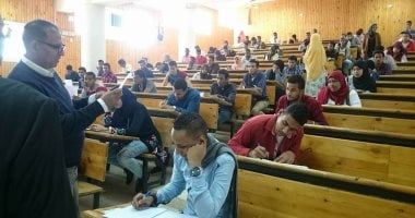 رئيس جامعة أسوان يتفقد لجان إمتحانات كليات العلوم والتربية 