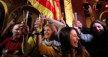 صور.. احتفالات بكتالونيا بعد فوز الانفصاليين بالأغلبية فى برلمان الإقليم