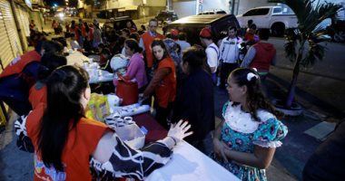 صور.. جمعية روح القدس الخيرية بكوستاريكا توزع مساعدات على المشردين بالشوارع