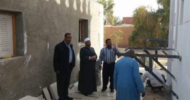 صور.. وكيل أوقاف الوادى الجديد يتفقد إنشاء مسجد ناصر بتكلفة 750 ألف جنيه