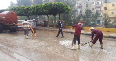 صور.. رفع مياه الأمطار من الشوارع وأمام المدارس بدسوق