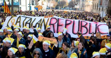 صور.. تظاهرات فى كتالونيا تطالب بالإفراج عن مسئولى الإقليم