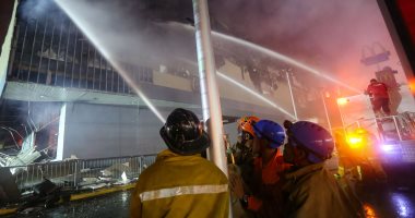 النيران تلتهم مبنى بلدية موروس وسط إسبانيا جراء الموجة الحارة