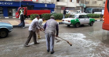 إزالة تجمعات مياه الأمطار من شوارع دمنهور بالبحيرة