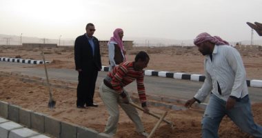 صور.. رئيس مدينة أبورديس بجنوب سيناء يتفقد أعمال تطوير وتجميل طرق المدينة