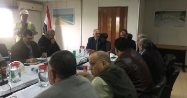  وزير الرى يعقد اجتماعا بقيادات العمل فى مشروع قناطر أسيوط الجديدة 