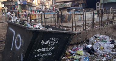 صور.. اضبط مخالفة .. مجلس مدينة قوص يحول نافورة إلى مقلب لإلقاء القمامة
