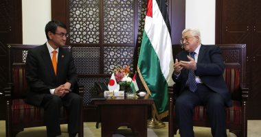 صور.. محمود عباس يلتقى بوزير الخارجية اليابانى فى رام الله