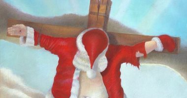 صور.. "سانت كلوز" مصلوبا فى لوحة فنية بكنيسة يثير الغضب بنيويورك