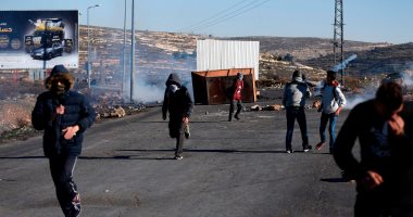 صور.. اشتباكات بمحيط الضفة الغربية بين فلسطينين وقوات الاحتلال الإسرائيلى