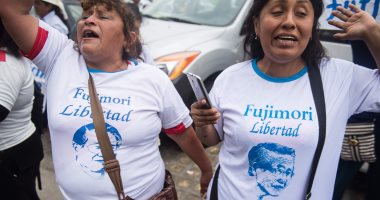 صور.. مؤيدو رئيس بيرو السابق ألبرتو فوجيمورى يحتفلون بالإفراج عنه