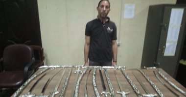 القبض على عامل بورشة حدادة يصنع الأسلحة البيضاء بالجمالية