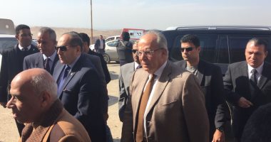 صور.. وزير التنمية المحلية يتفقد جبانات الحواويش بسوهاج ويأمر بتطوير المنطقة