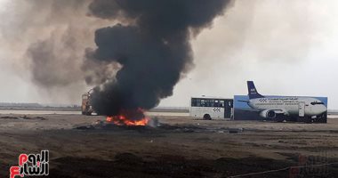 صور.. نجاح التعامل مع مناورة لحريق بإحدى محركات طائرة ركاب فى مطار بورسعيد