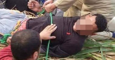 صور.. ضبط لص وتوثيقه بالحبال على عربة كارو بعد محاولته سرقة موتسيكل ببسيون