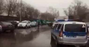 ننشر أول فيديو لمحاولات إطلاق سراح عدد من المحتجزين داخل مصنع بموسكو