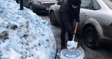 فيديو وصور.. تساقط ثلوج زرقاء فى روسيا يثير رعب السكان