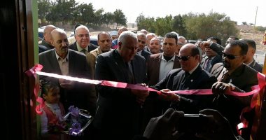 محافظ الوادى الجديد ومستشار بجامعة الدول يفتتحان مسجدا بالمحافظة