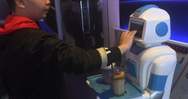 صور.. افتتاح أول مقهى فى فيتنام يستخدم الروبوت لتقديم المشروبات