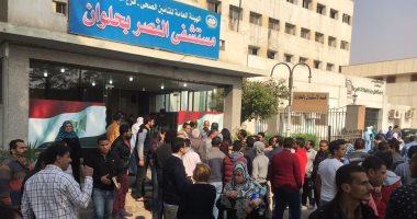 صور.. توافد المواطنين على مستشفى النصر للتبرع بالدماء لمصابى حادث حلوان