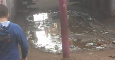 مياه الصرف الصحى تغرق شوارع قرية القبة فى الشرقية والأهالى يستغيثون