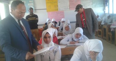 صور.. بدء امتحانات الفصل الدراسى الأول بالوادى الجديد 