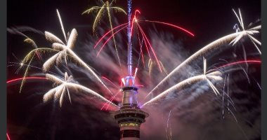الألعاب النارية تزين سماء "نيوزيلندا" احتفالا بالعام الجديد 2018