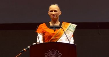 فيديو.. الروبوت "صوفيا" تزور الهند وترفض طلبا للزواج
