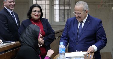 رئيس جامعة القاهرة: حالات الغش فى امتحانات الكليات لا تتجاوز أصابع اليدين (صور)