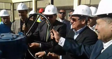 وزير البترول لمهندس بمصنع البوتاجاز: "اوعى تكون فاكرنى كومبارس".. فيديو