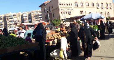 اضبط مخالفة.. عربات الكارو وبائعو الخضار يحاصرون مديرية تعليم بورسعيد
