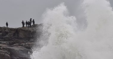 احذر الاقتراب من الشواطئ.. توقعات بارتفاع أمواج البحر لأكثر من 5 أمتار