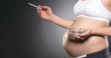 اضرار التدخين على الحامل أهمها يعرضها للإجهاض