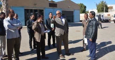 محافظ الوادى الجديد يتفقد مركز الصيانة بمدينه الخارجة