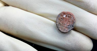 صور.. علماء آثار إسرائيليون يعثرون على قطعة فخار عليها أثر ختم "حاكم القدس"