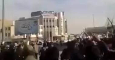 فيديو.. ميدان انقلاب وسط طهران يكتظ بالمتظاهرين بهتافات "الموت للديكتاتور"