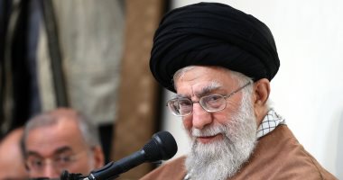 العمائم السوداء تلتف على رقبة روحانى.. ملالى طهران يهددون الرئيس الإيرانى