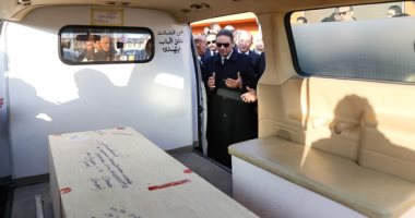 خروج جثمان الكاتب الصحفى إبراهيم نافع من مطار القاهرة