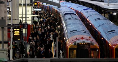 رابطة العاملين في السكك الحديدية ببريطانيا: إضرابات القطارات قد تمتد حتى الخريف