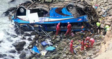 ننشر الصور الأولى لحادث تصادم فى بيرو أسفر عن مصرع 25 شخصا