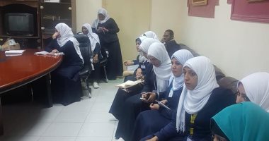 صور.. مدير مستشفى الأقصر العام الجديد يبحث مشكلات الممرضات فى أول إجتماع له
