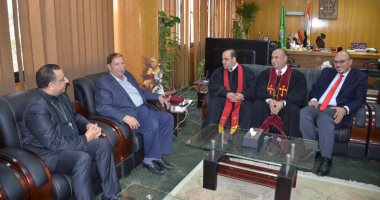 محافظ الإسماعيلية يستقبل وفد من المجمع الأعلى للكنيسة الإنجيلية